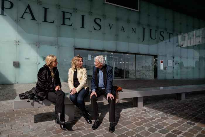 Alumni voor Paleis van Justitie Amsterdam